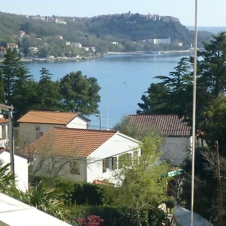 Apartments Vila Lavanda Omisalj Luaran gambar