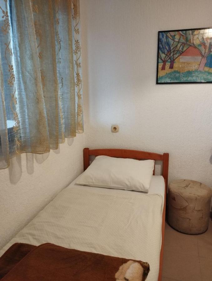 Apartments Vila Lavanda Omisalj Luaran gambar