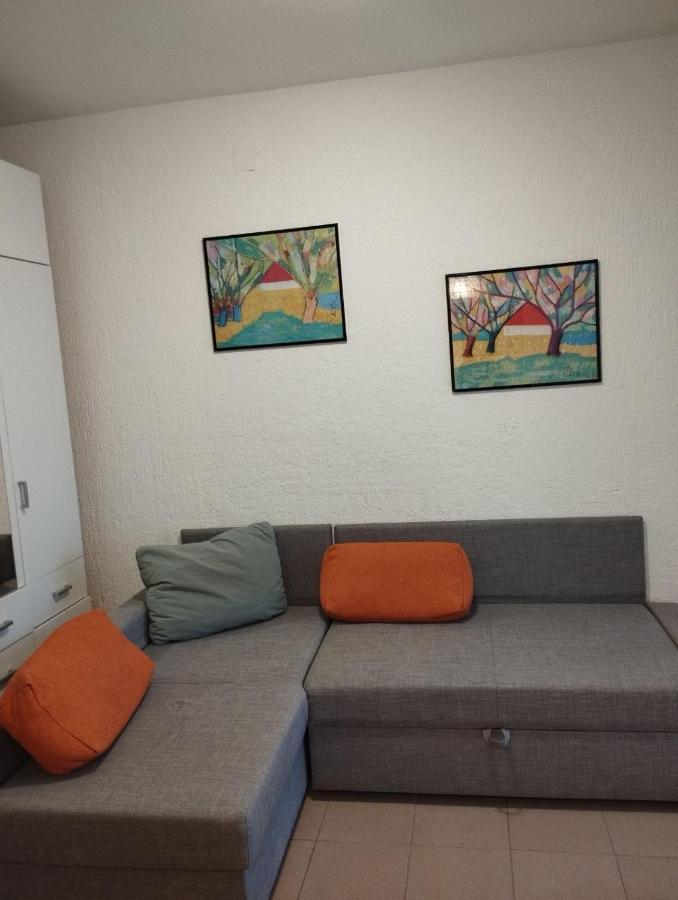 Apartments Vila Lavanda Omisalj Luaran gambar