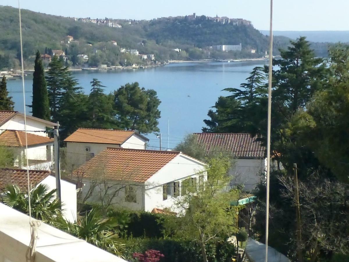 Apartments Vila Lavanda Omisalj Luaran gambar