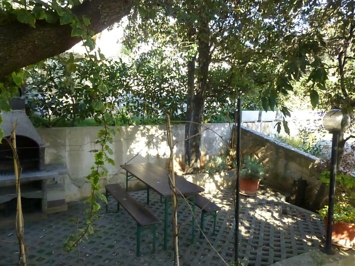 Apartments Vila Lavanda Omisalj Luaran gambar