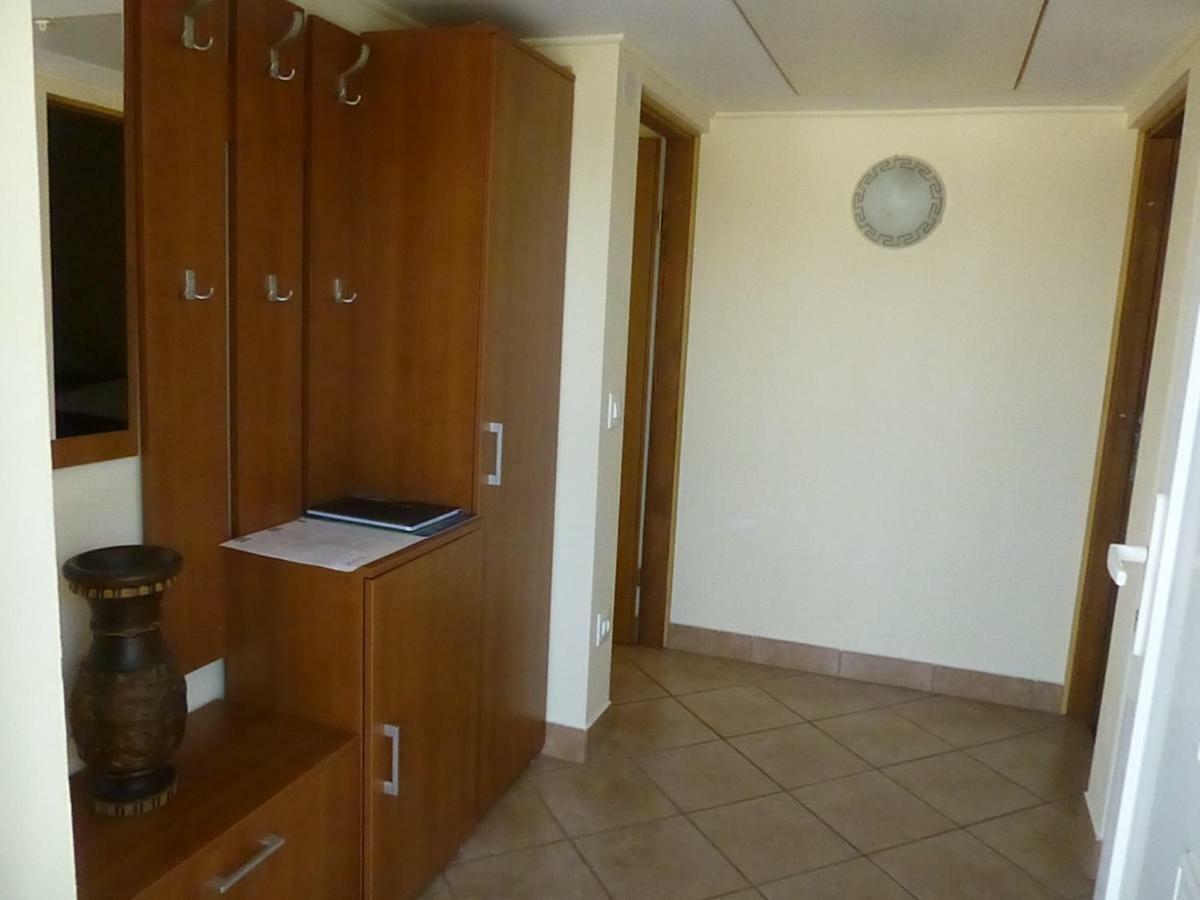 Apartments Vila Lavanda Omisalj Luaran gambar