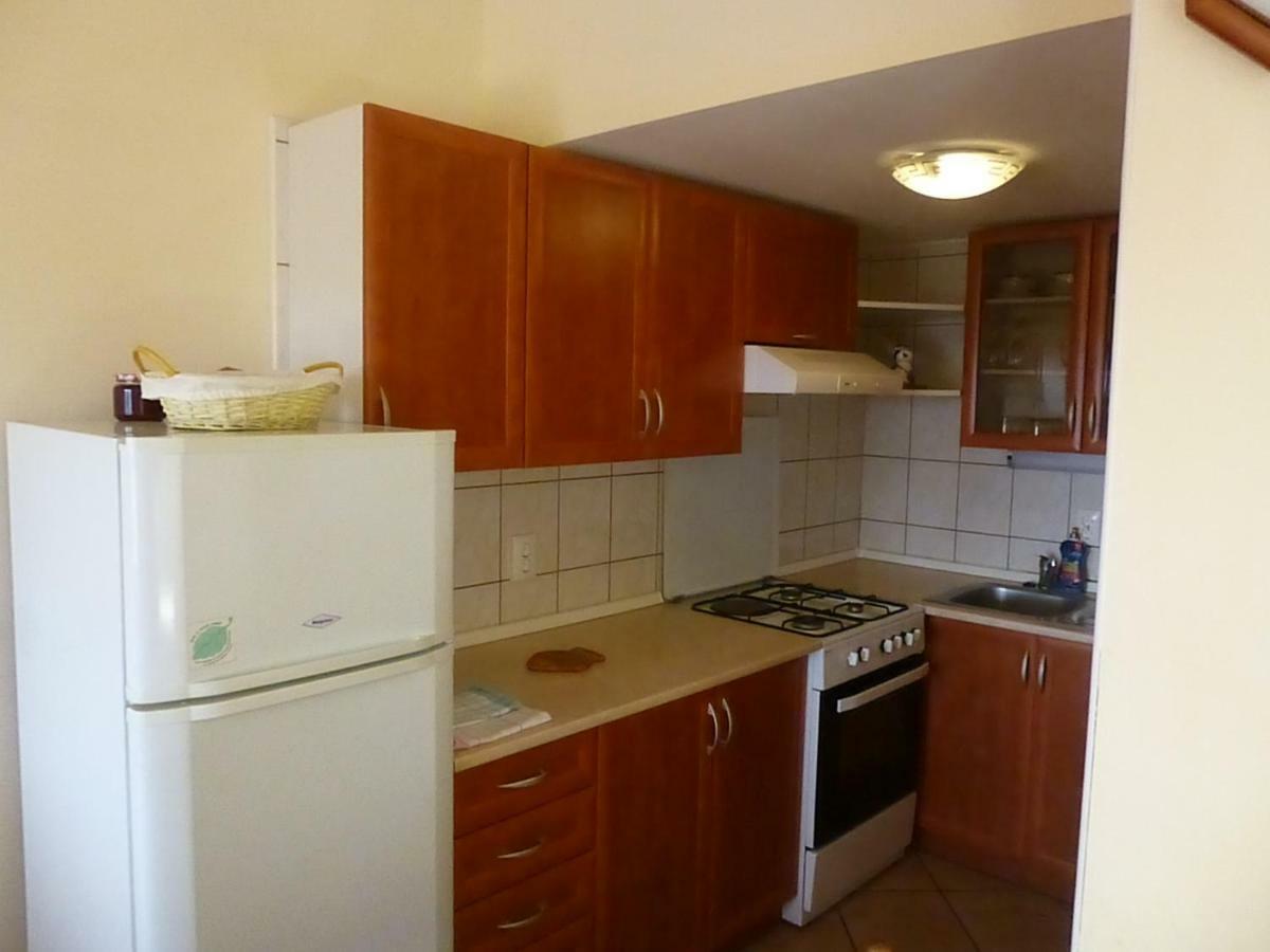 Apartments Vila Lavanda Omisalj Luaran gambar
