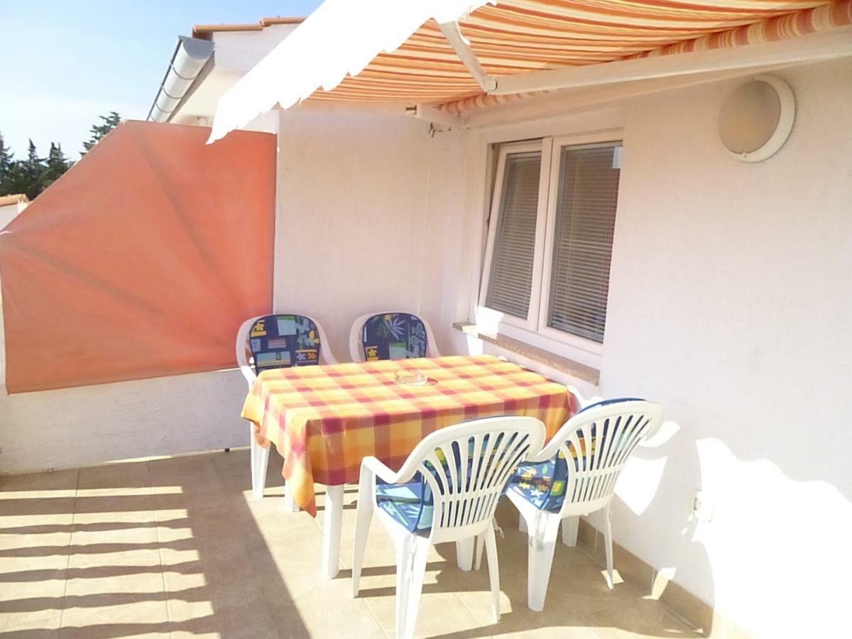 Apartments Vila Lavanda Omisalj Luaran gambar