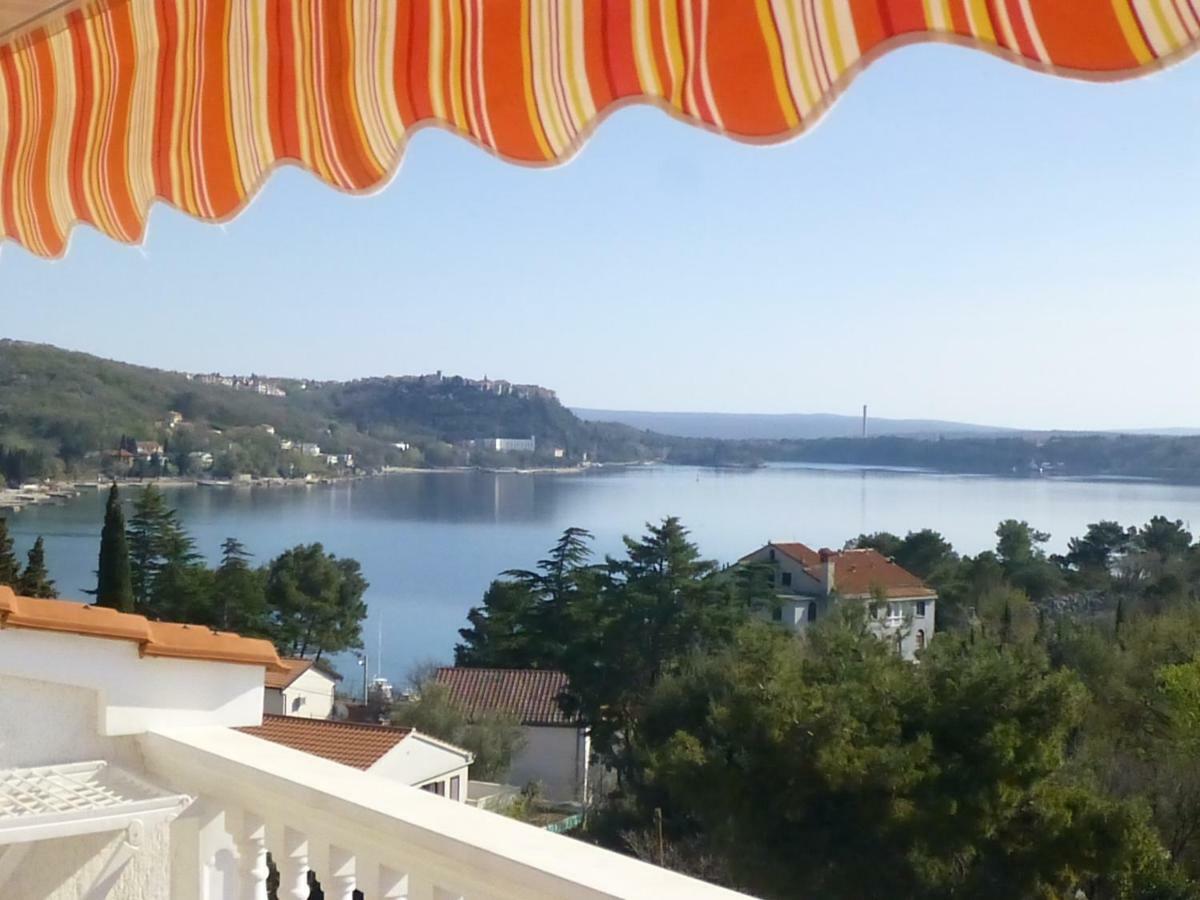 Apartments Vila Lavanda Omisalj Luaran gambar