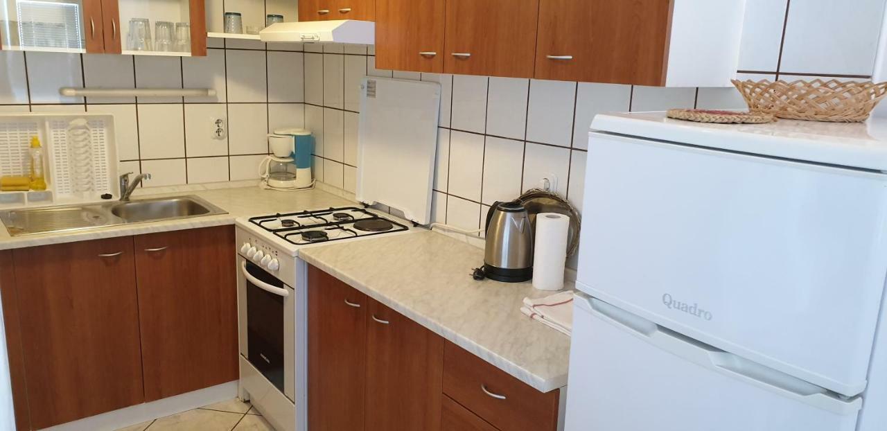 Apartments Vila Lavanda Omisalj Luaran gambar